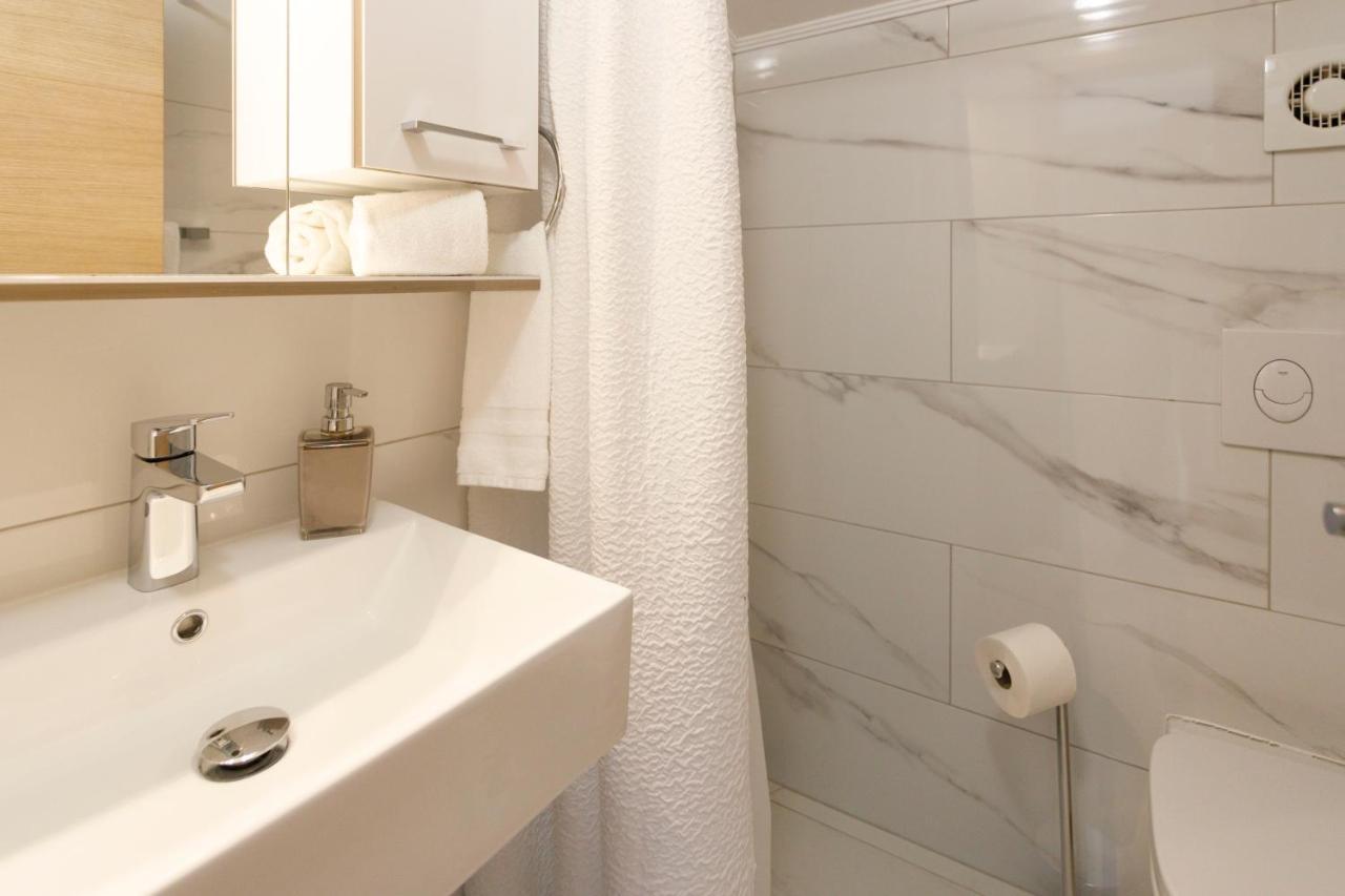Side Apartment *