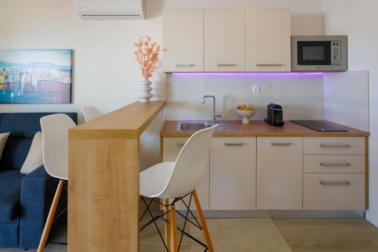 Side Apartment *