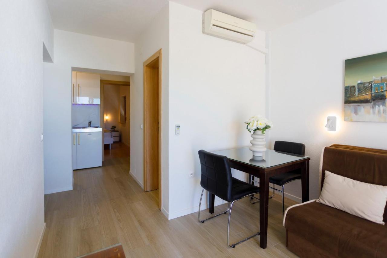 Side Apartment *