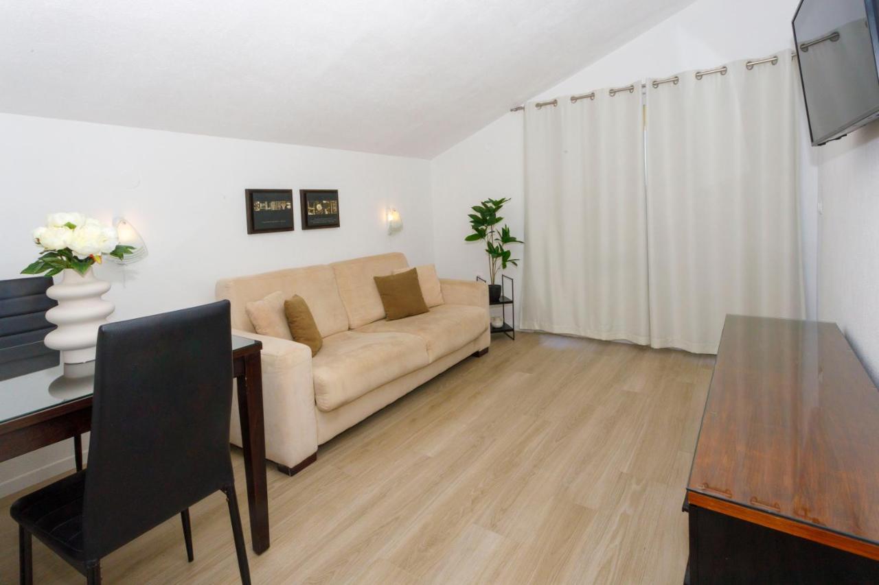 Apartment Side Brela