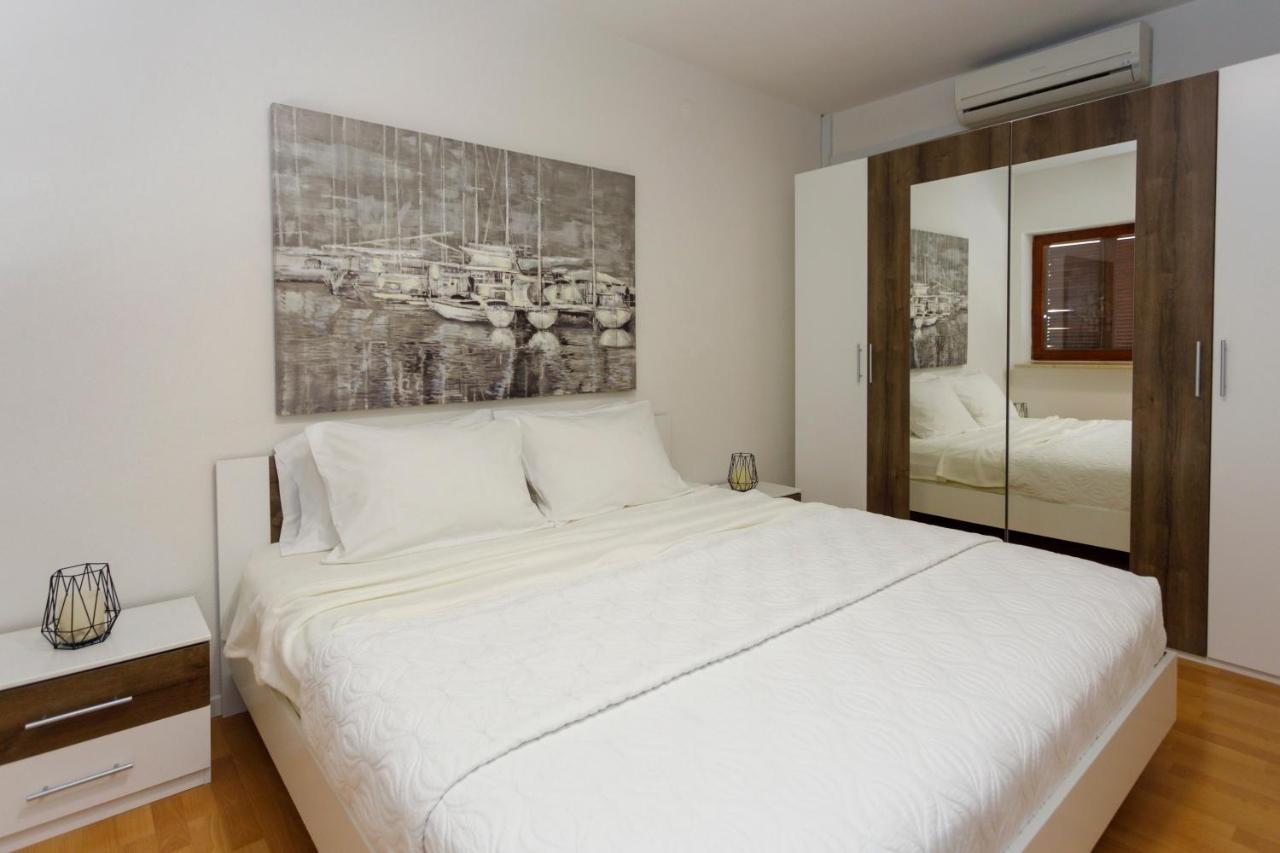 Side Apartment *