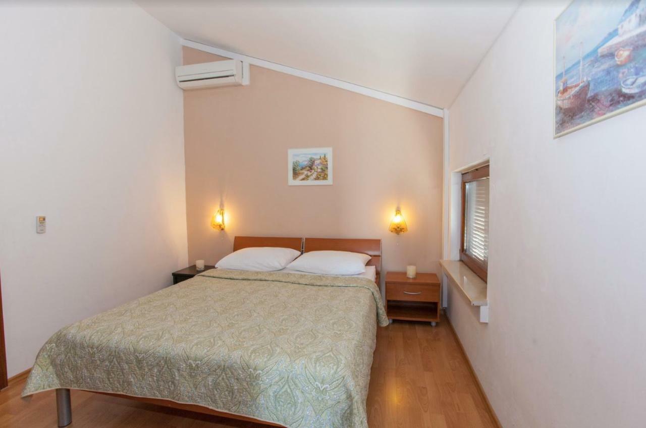 Side Apartment *